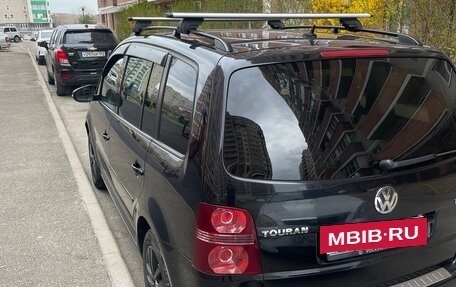 Volkswagen Touran III, 2010 год, 950 000 рублей, 3 фотография