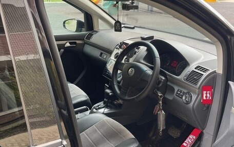 Volkswagen Touran III, 2010 год, 950 000 рублей, 4 фотография