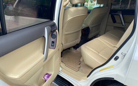 Toyota Land Cruiser Prado 150 рестайлинг 2, 2014 год, 3 400 000 рублей, 11 фотография