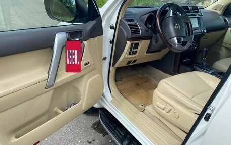 Toyota Land Cruiser Prado 150 рестайлинг 2, 2014 год, 3 400 000 рублей, 10 фотография