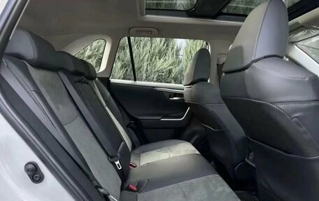 Toyota RAV4, 2025 год, 4 800 000 рублей, 14 фотография