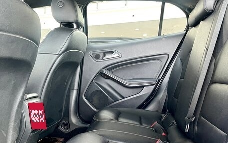 Mercedes-Benz GLA, 2019 год, 2 750 000 рублей, 14 фотография
