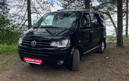 Volkswagen Multivan T5, 2011 год, 2 200 000 рублей, 2 фотография