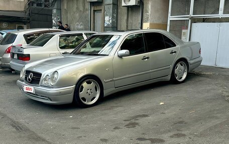 Mercedes-Benz E-Класс AMG, 1998 год, 1 100 000 рублей, 2 фотография