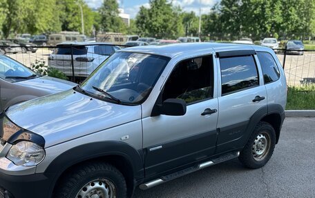 Chevrolet Niva I рестайлинг, 2011 год, 325 000 рублей, 2 фотография