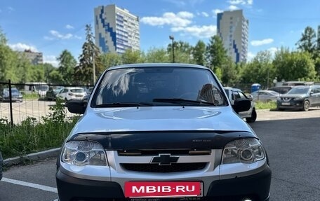 Chevrolet Niva I рестайлинг, 2011 год, 325 000 рублей, 3 фотография