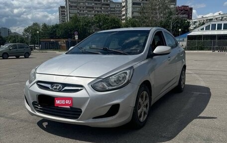 Hyundai Solaris II рестайлинг, 2014 год, 380 000 рублей, 2 фотография