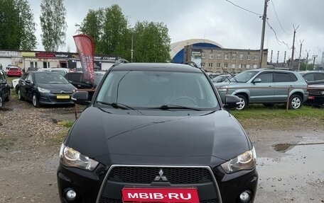 Mitsubishi Outlander III рестайлинг 3, 2011 год, 899 000 рублей, 2 фотография