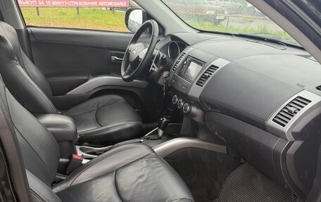 Mitsubishi Outlander III рестайлинг 3, 2011 год, 899 000 рублей, 14 фотография
