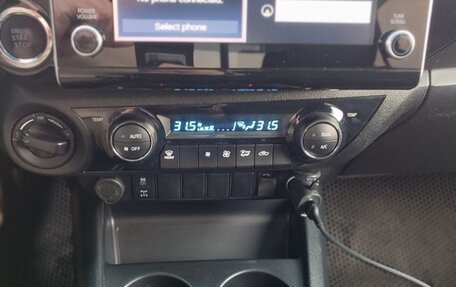 Toyota Hilux VIII, 2022 год, 5 950 000 рублей, 11 фотография