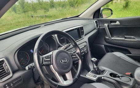 KIA Sportage IV рестайлинг, 2018 год, 2 400 000 рублей, 2 фотография