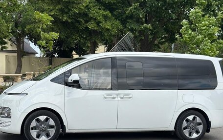 Hyundai Staria, 2021 год, 3 400 000 рублей, 1 фотография