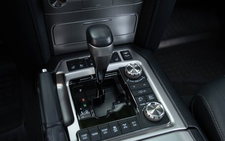 Toyota Land Cruiser 200, 2020 год, 10 000 000 рублей, 18 фотография