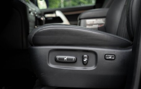 Toyota Land Cruiser 200, 2020 год, 10 000 000 рублей, 12 фотография