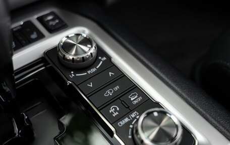 Toyota Land Cruiser 200, 2020 год, 10 000 000 рублей, 20 фотография