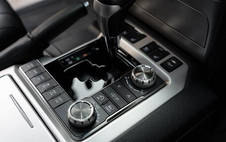 Toyota Land Cruiser 200, 2020 год, 10 000 000 рублей, 22 фотография