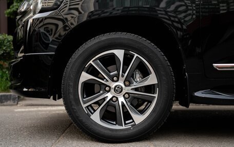 Toyota Land Cruiser 200, 2020 год, 10 000 000 рублей, 35 фотография