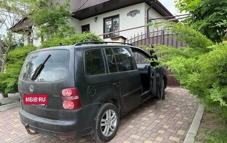 Volkswagen Touran III, 2008 год, 450 000 рублей, 2 фотография