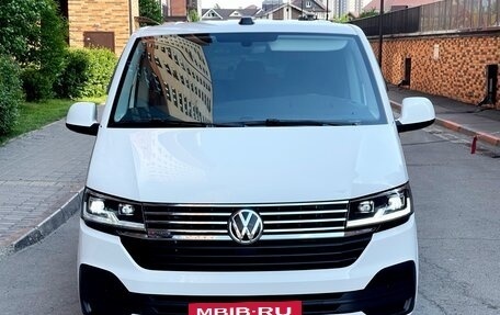 Volkswagen Caravelle T6 рестайлинг, 2021 год, 5 450 000 рублей, 4 фотография