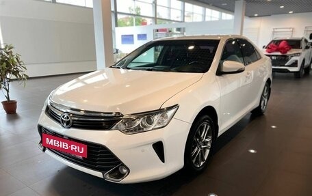 Toyota Camry, 2015 год, 1 990 000 рублей, 7 фотография