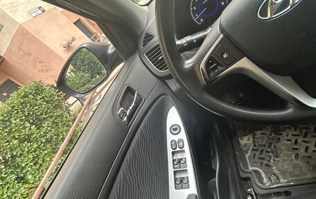 Hyundai Solaris II рестайлинг, 2012 год, 950 000 рублей, 10 фотография
