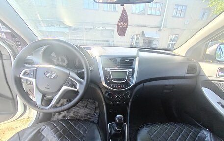 Hyundai Solaris II рестайлинг, 2012 год, 630 000 рублей, 4 фотография