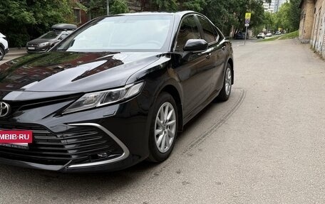 Toyota Camry, 2021 год, 3 150 000 рублей, 2 фотография
