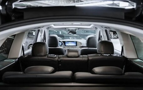 Mercedes-Benz GLS, 2024 год, 15 000 000 рублей, 3 фотография