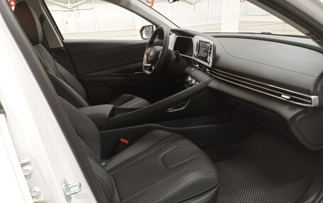 Hyundai Elantra, 2023 год, 2 270 000 рублей, 13 фотография