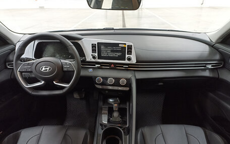 Hyundai Elantra, 2023 год, 2 270 000 рублей, 17 фотография