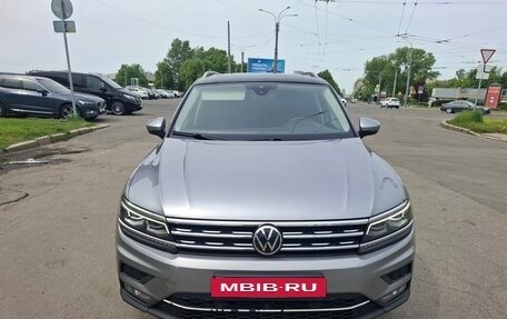 Volkswagen Tiguan II, 2020 год, 2 345 000 рублей, 2 фотография