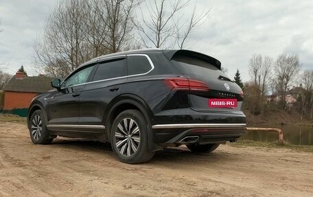 Volkswagen Touareg III, 2020 год, 5 750 000 рублей, 2 фотография