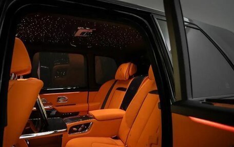 Rolls-Royce Cullinan, 2025 год, 65 000 000 рублей, 13 фотография
