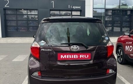 Toyota Ractis II, 2012 год, 880 000 рублей, 4 фотография