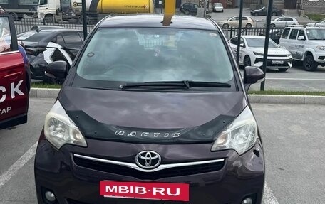 Toyota Ractis II, 2012 год, 880 000 рублей, 2 фотография
