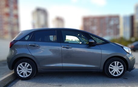 Honda Fit, 2020 год, 1 350 000 рублей, 5 фотография