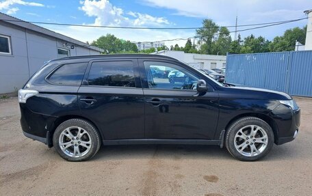 Mitsubishi Outlander III рестайлинг 3, 2013 год, 1 199 000 рублей, 4 фотография