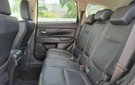 Mitsubishi Outlander III рестайлинг 3, 2013 год, 1 199 000 рублей, 12 фотография