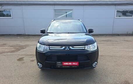 Mitsubishi Outlander III рестайлинг 3, 2013 год, 1 199 000 рублей, 2 фотография