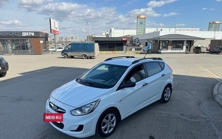 Hyundai Solaris II рестайлинг, 2013 год, 850 000 рублей, 2 фотография