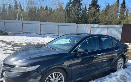 Toyota Camry, 2018 год, 2 300 000 рублей, 2 фотография