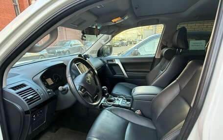 Toyota Land Cruiser Prado 150 рестайлинг 2, 2022 год, 7 000 000 рублей, 3 фотография