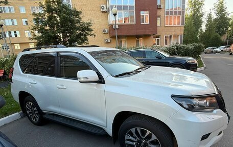 Toyota Land Cruiser Prado 150 рестайлинг 2, 2022 год, 7 000 000 рублей, 5 фотография
