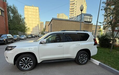 Toyota Land Cruiser Prado 150 рестайлинг 2, 2022 год, 7 000 000 рублей, 6 фотография