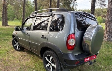 Chevrolet Niva I рестайлинг, 2011 год, 595 000 рублей, 3 фотография