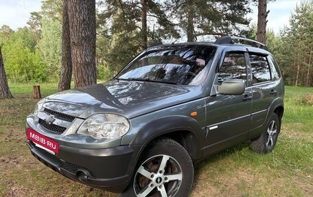 Chevrolet Niva I рестайлинг, 2011 год, 595 000 рублей, 2 фотография