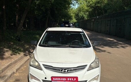 Hyundai Solaris II рестайлинг, 2015 год, 470 000 рублей, 1 фотография