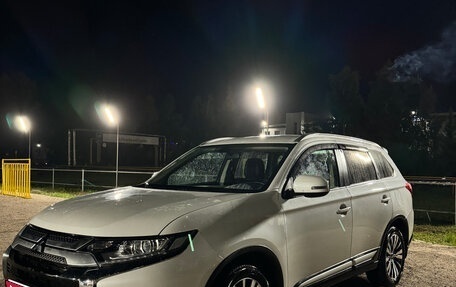 Mitsubishi Outlander III рестайлинг 3, 2021 год, 2 600 000 рублей, 1 фотография