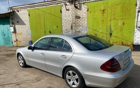 Mercedes-Benz E-Класс, 2004 год, 690 000 рублей, 3 фотография
