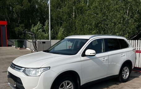 Mitsubishi Outlander III рестайлинг 3, 2014 год, 1 280 000 рублей, 6 фотография